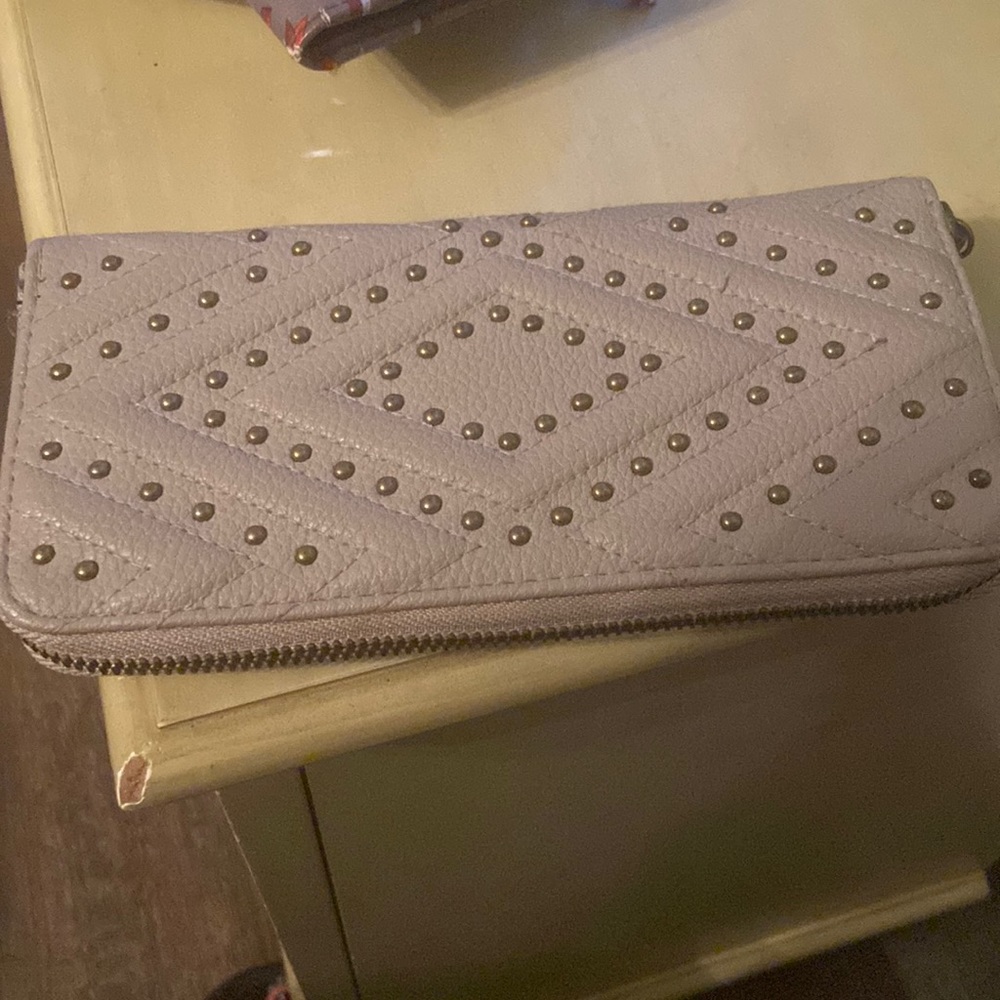 Jessica Simpson wallet taupe in color great condition